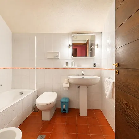 Appartement Hostdomus - Larici *
